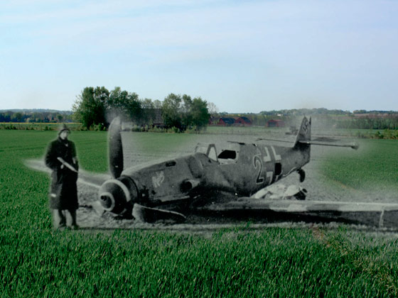 Tyskeren Leibnitz landede på en mark ved Nyker, på flugt fra russerne den 7. maj 1945. Foto fra Historiens spøgelser - Bornholm 1940-1946.